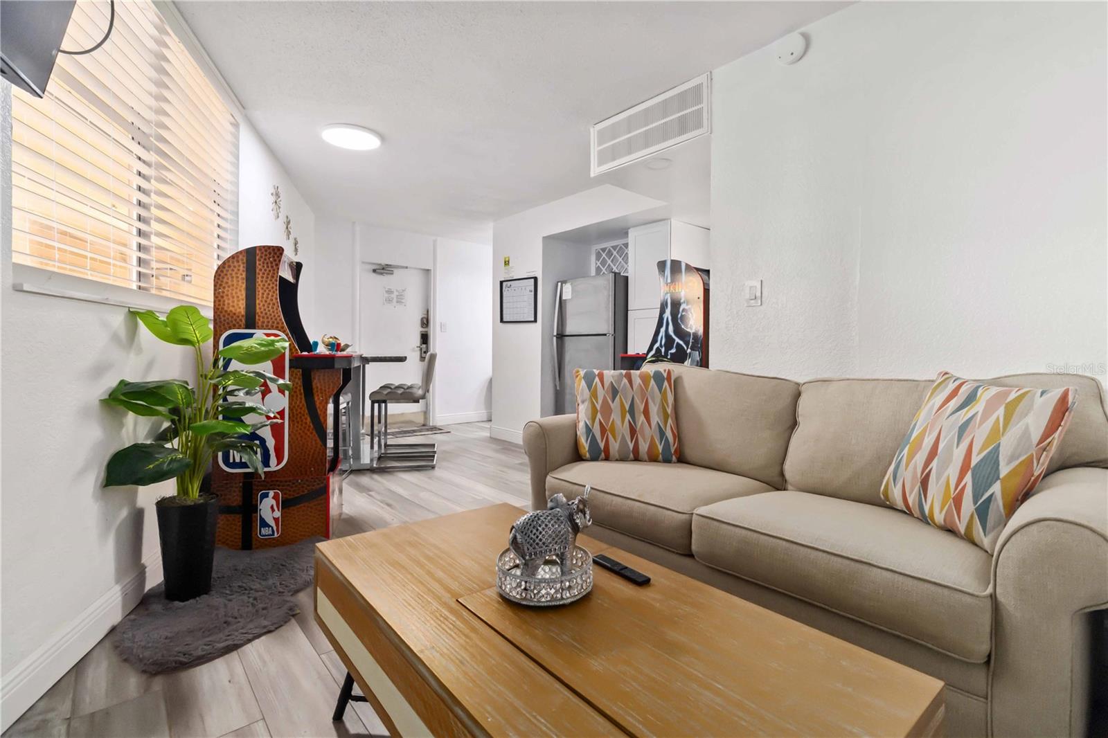 Image 8 of 27 For 2301 Atlantic Avenue 431