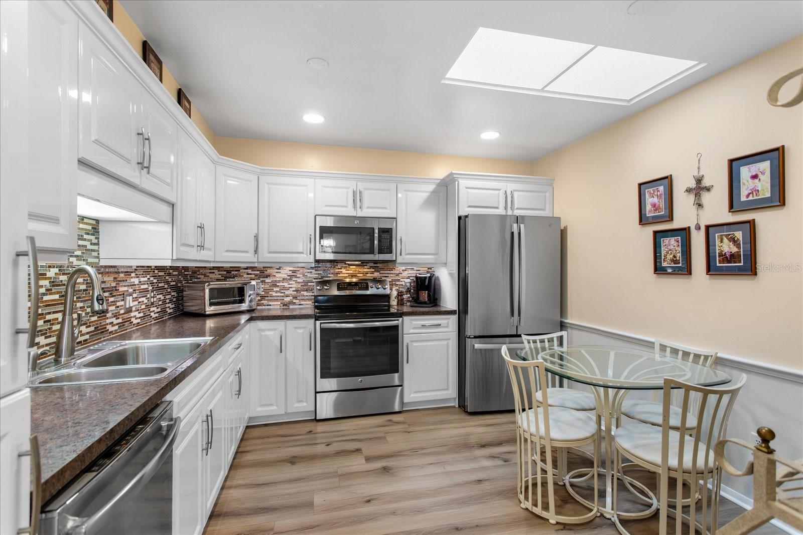 Image 10 of 47 For 424 Evesham Place