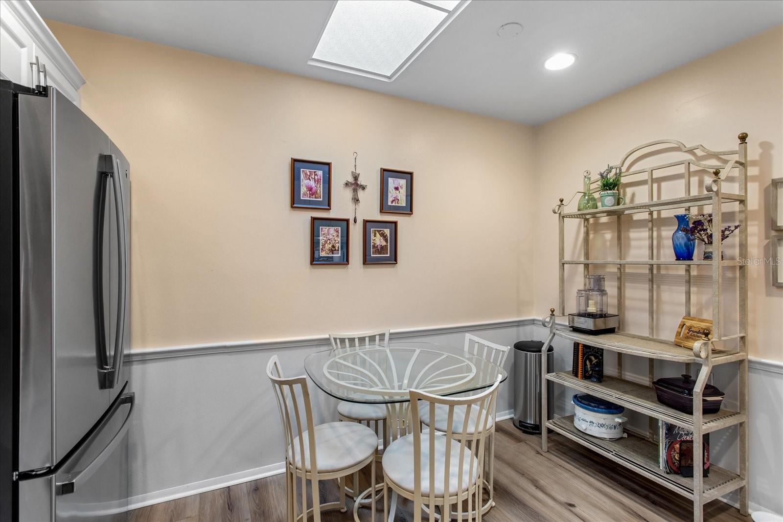 Image 12 of 47 For 424 Evesham Place