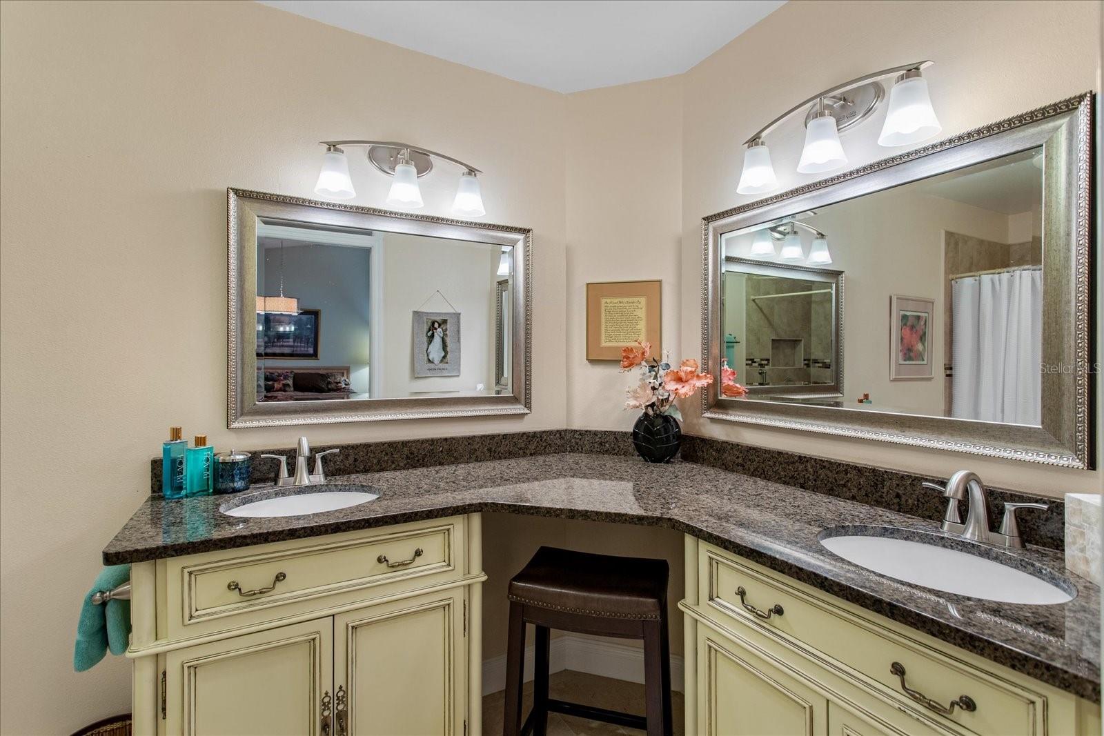 Image 23 of 47 For 424 Evesham Place