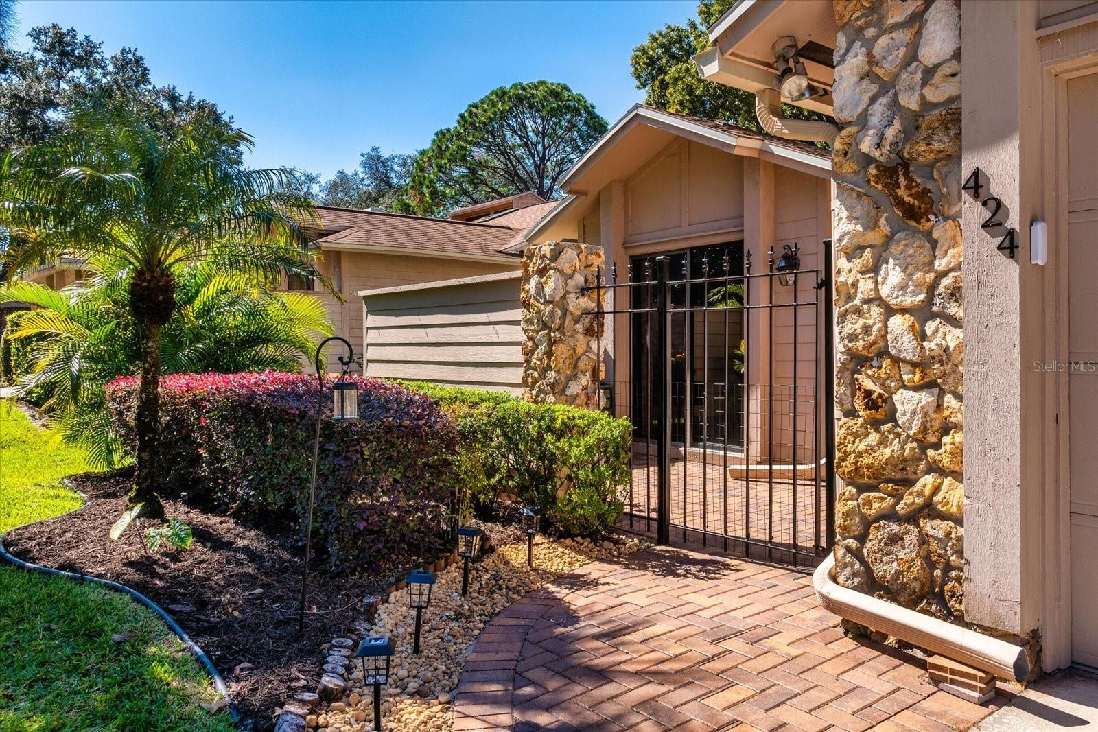 Image 4 of 47 For 424 Evesham Place