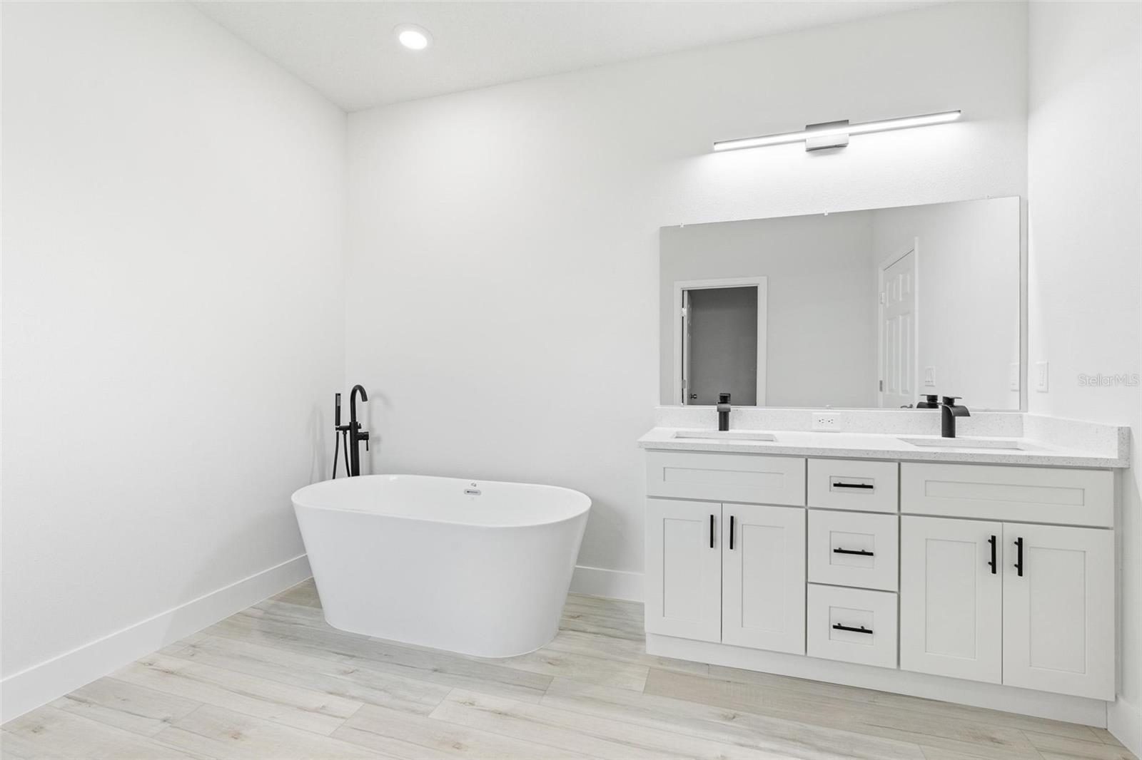 Image 22 of 37 For 6407 148th Street