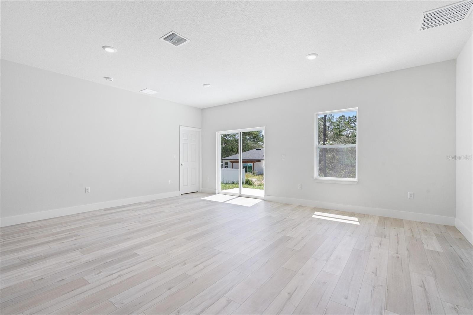 Image 28 of 37 For 6407 148th Street