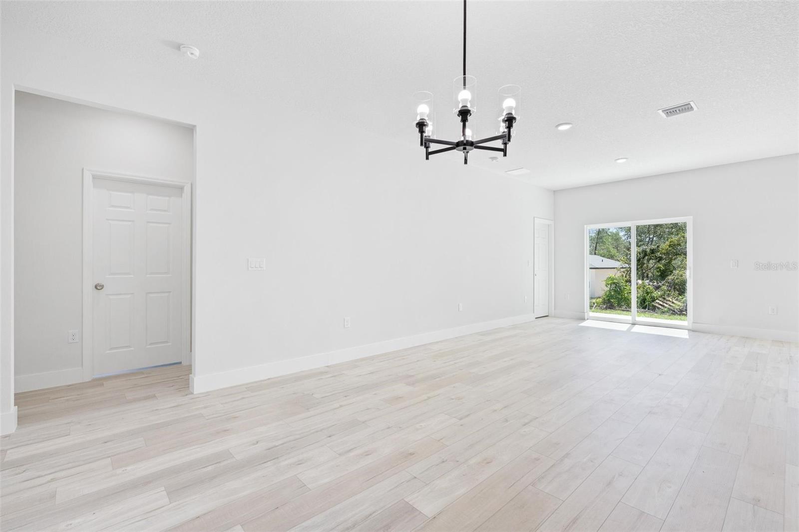 Image 6 of 37 For 6407 148th Street