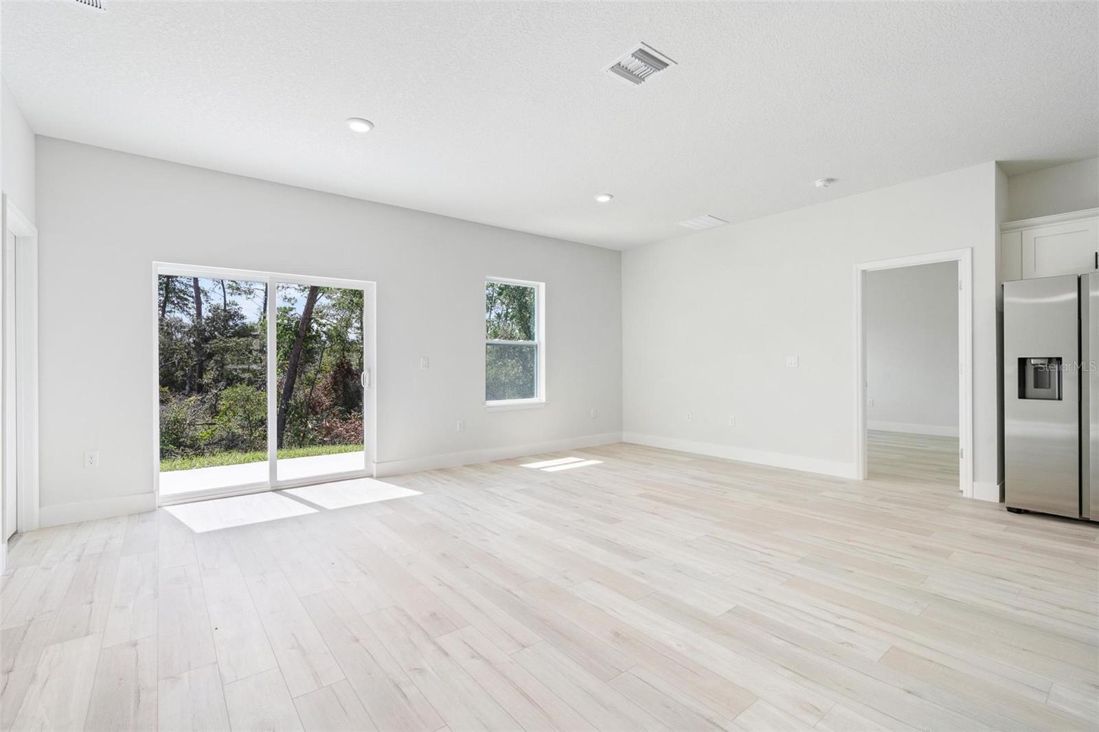 Image 9 of 37 For 6407 148th Street