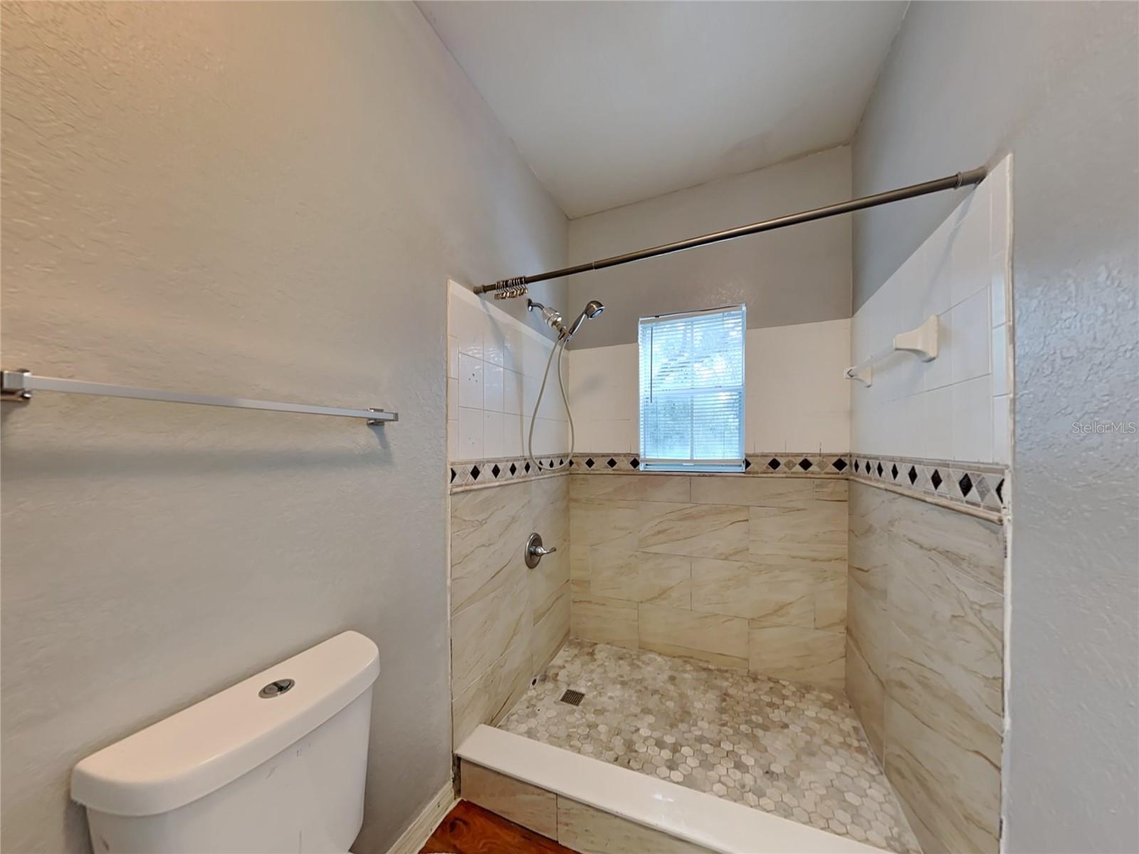 Image 17 of 17 For 2328 Midtown Terrace 1024