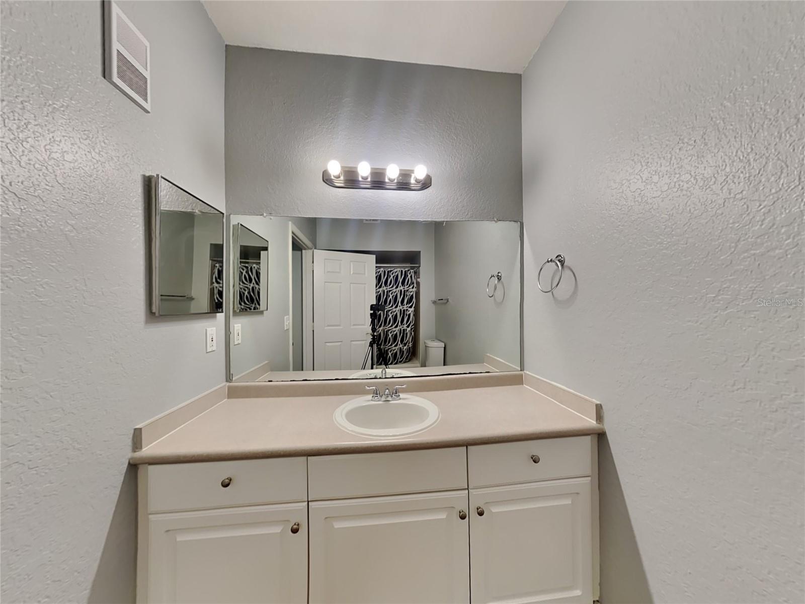 Image 9 of 17 For 2328 Midtown Terrace 1024