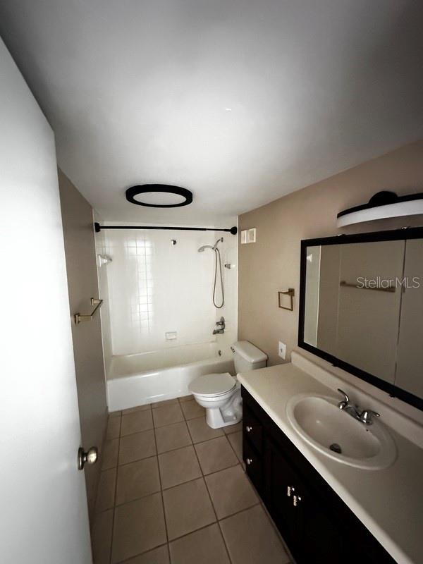 Image 3 of 8 For 252 Crown Oaks Way