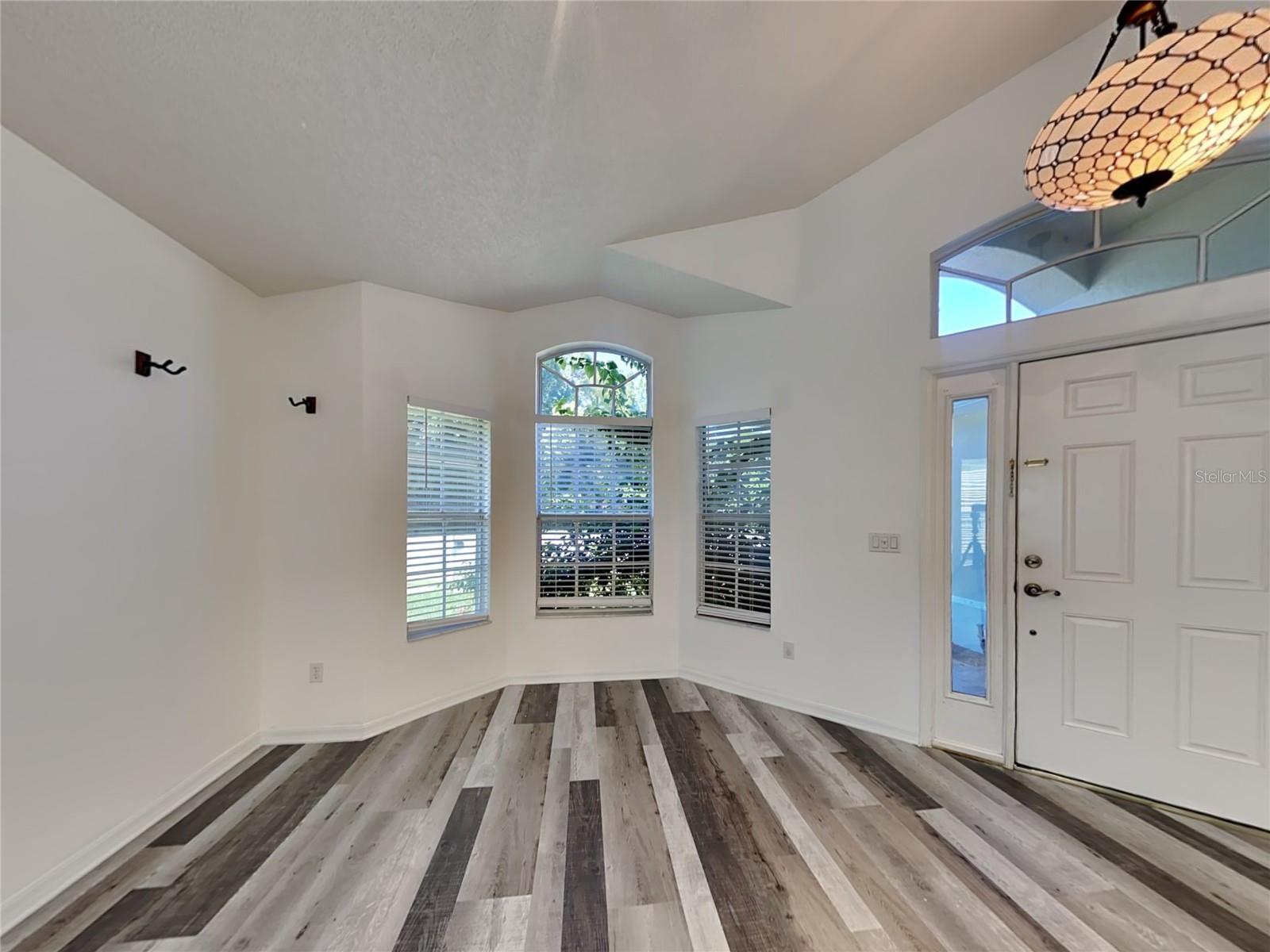 Image 4 of 18 For 832 Mattocks Court