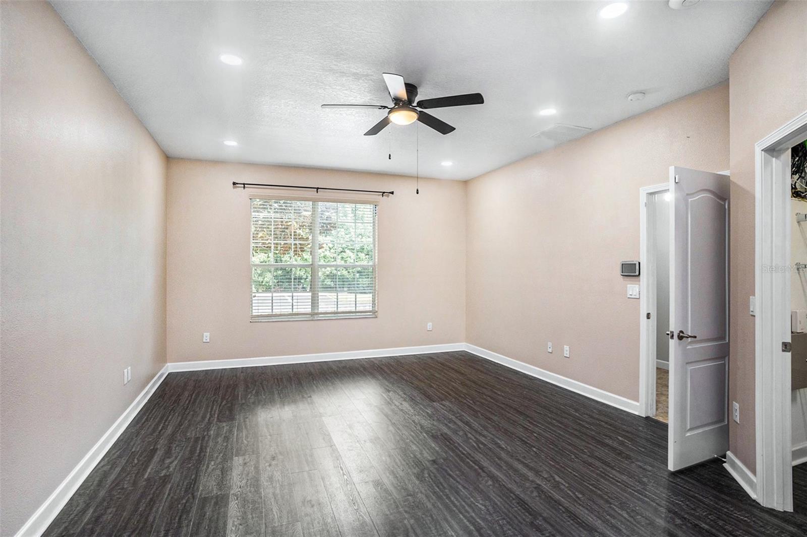 Image 10 of 25 For 2748 Lantern Hill Avenue