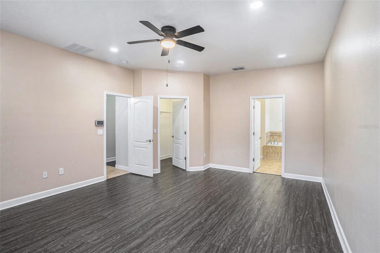 Image 11 of 25 For 2748 Lantern Hill Avenue