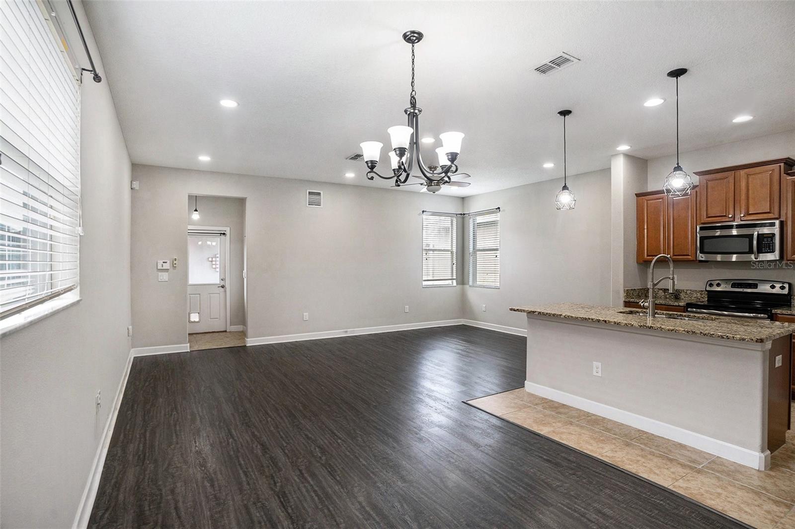 Image 4 of 25 For 2748 Lantern Hill Avenue