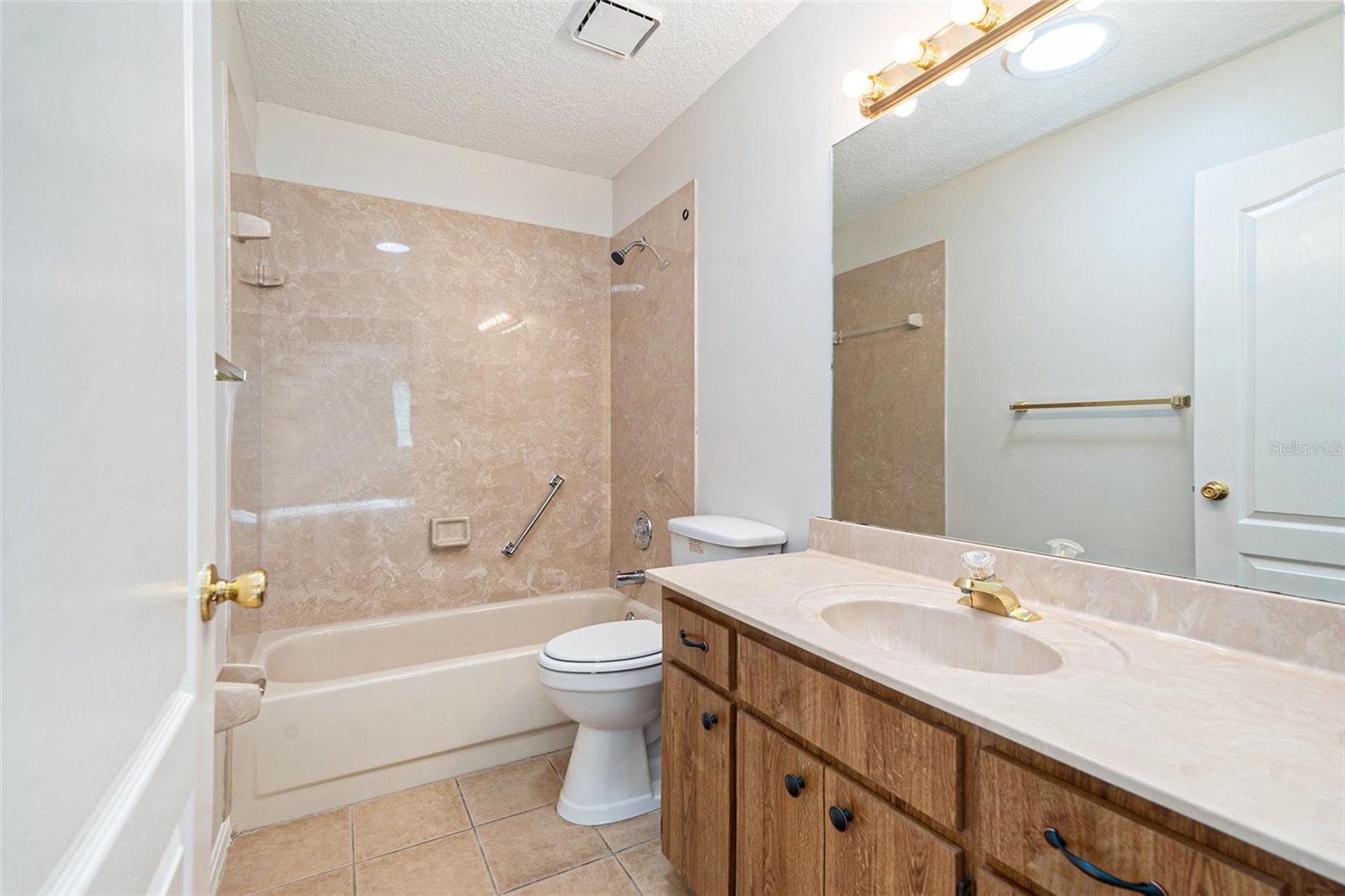 Image 21 of 25 For 37355 Derbyshire Drive