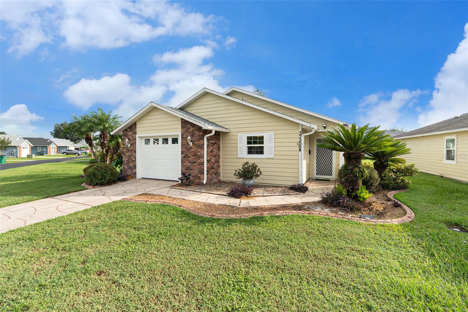 Image 3 of 25 For 37355 Derbyshire Drive