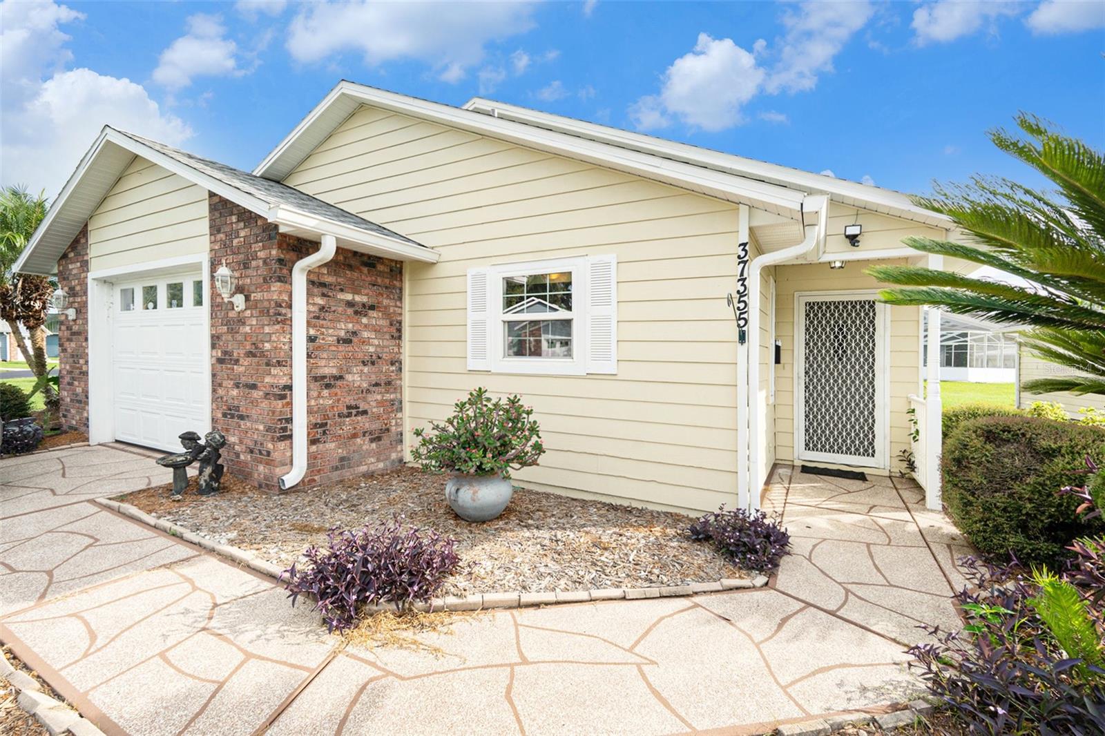 Image 4 of 25 For 37355 Derbyshire Drive