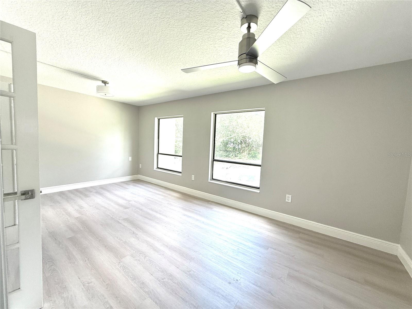 Image 15 of 27 For 620 Cranes Way 207
