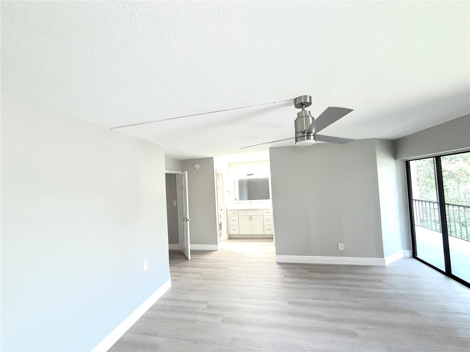 Image 19 of 27 For 620 Cranes Way 207