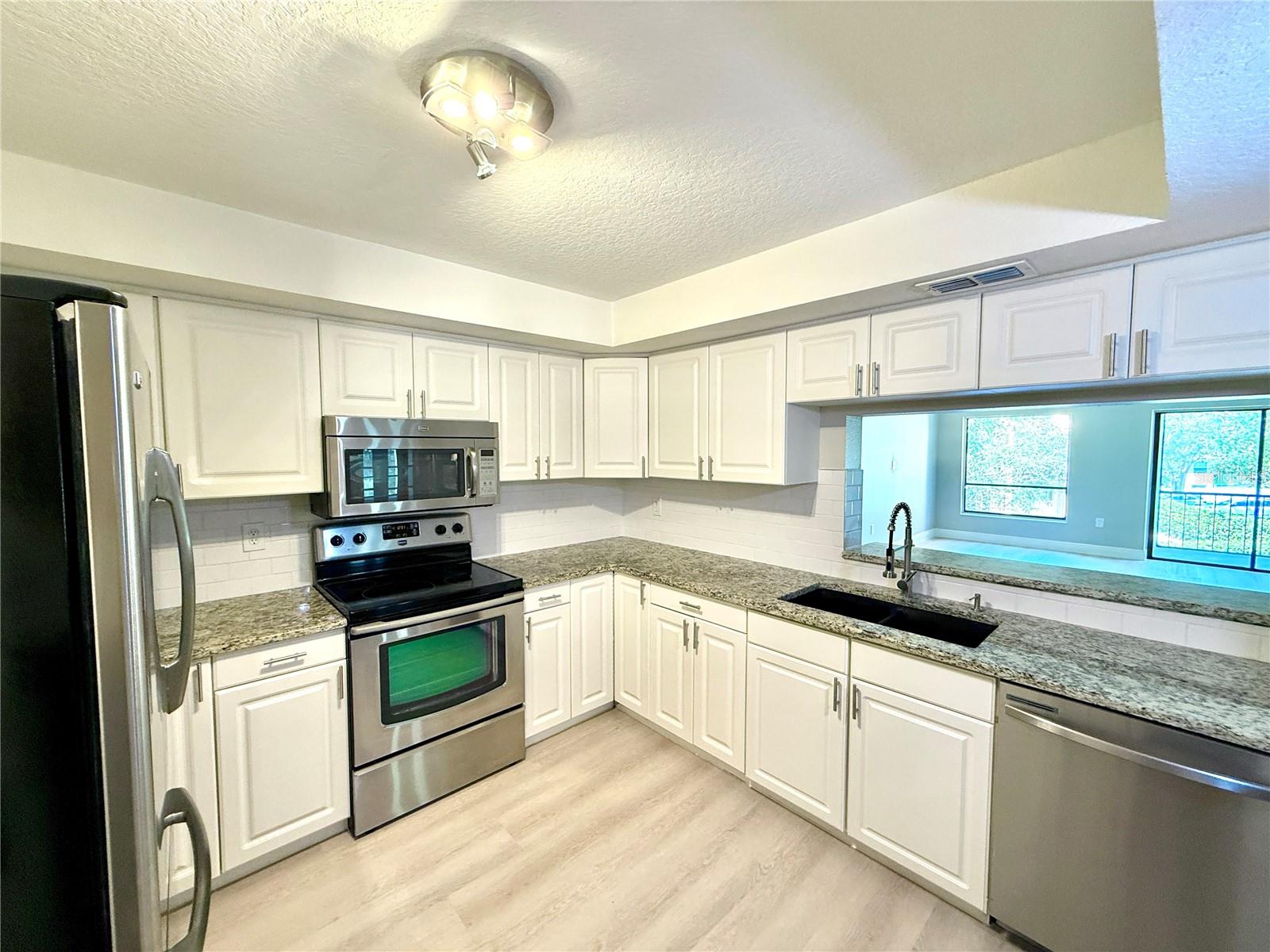 Image 3 of 27 For 620 Cranes Way 207