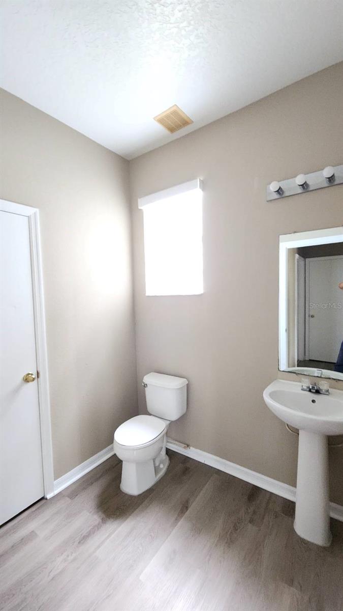 Image 8 of 26 For 412 Janice Kay Place