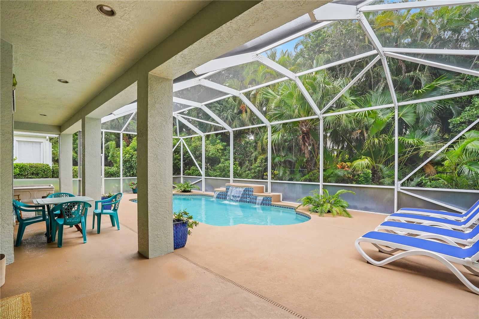 Image 19 of 44 For 889 Island Club Square