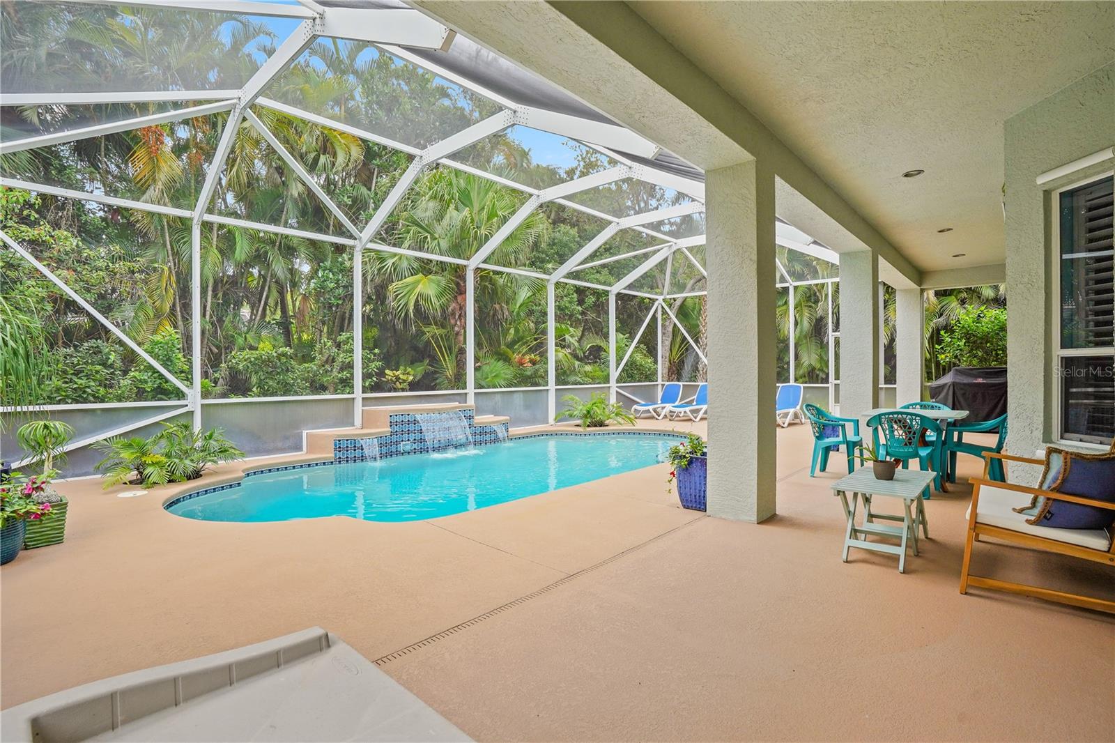 Image 20 of 44 For 889 Island Club Square