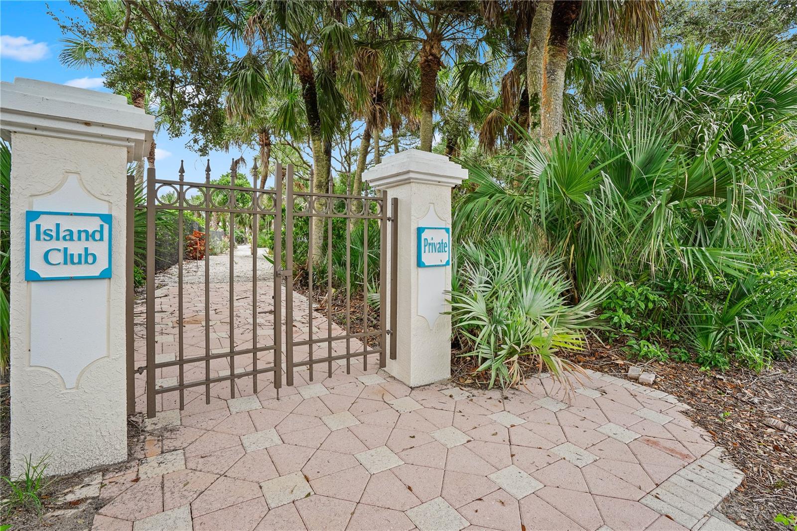 Image 41 of 44 For 889 Island Club Square