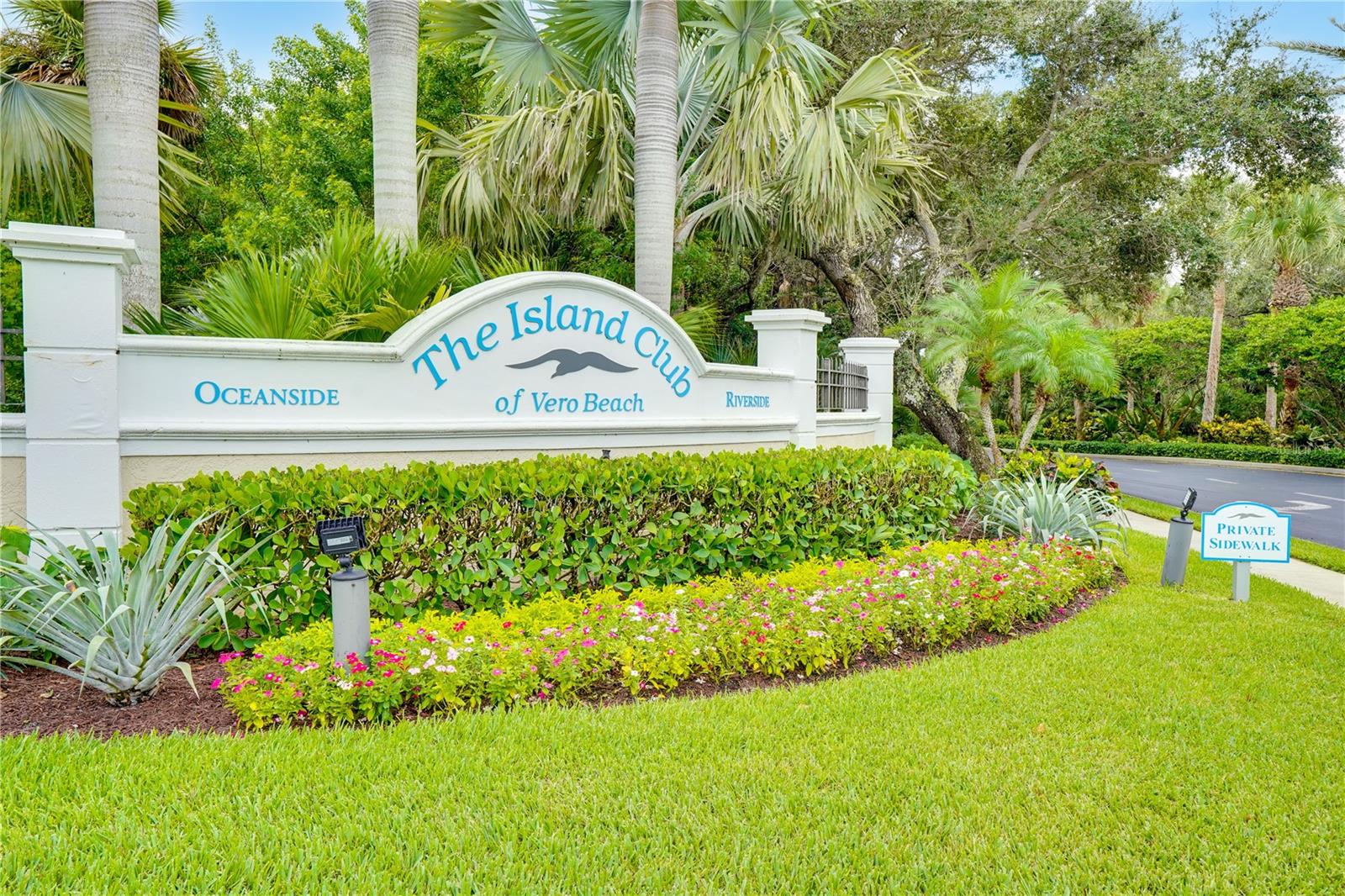 Image 43 of 44 For 889 Island Club Square