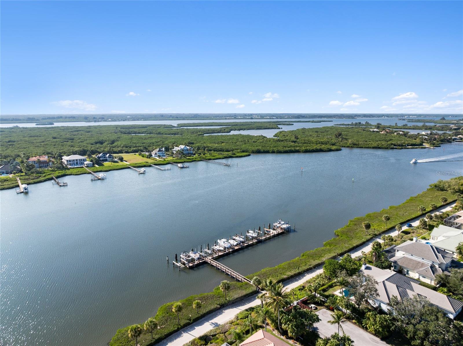 Image 47 of 58 For 889 Island Club Square