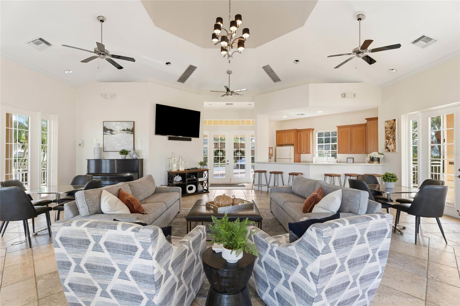 Image 55 of 58 For 889 Island Club Square