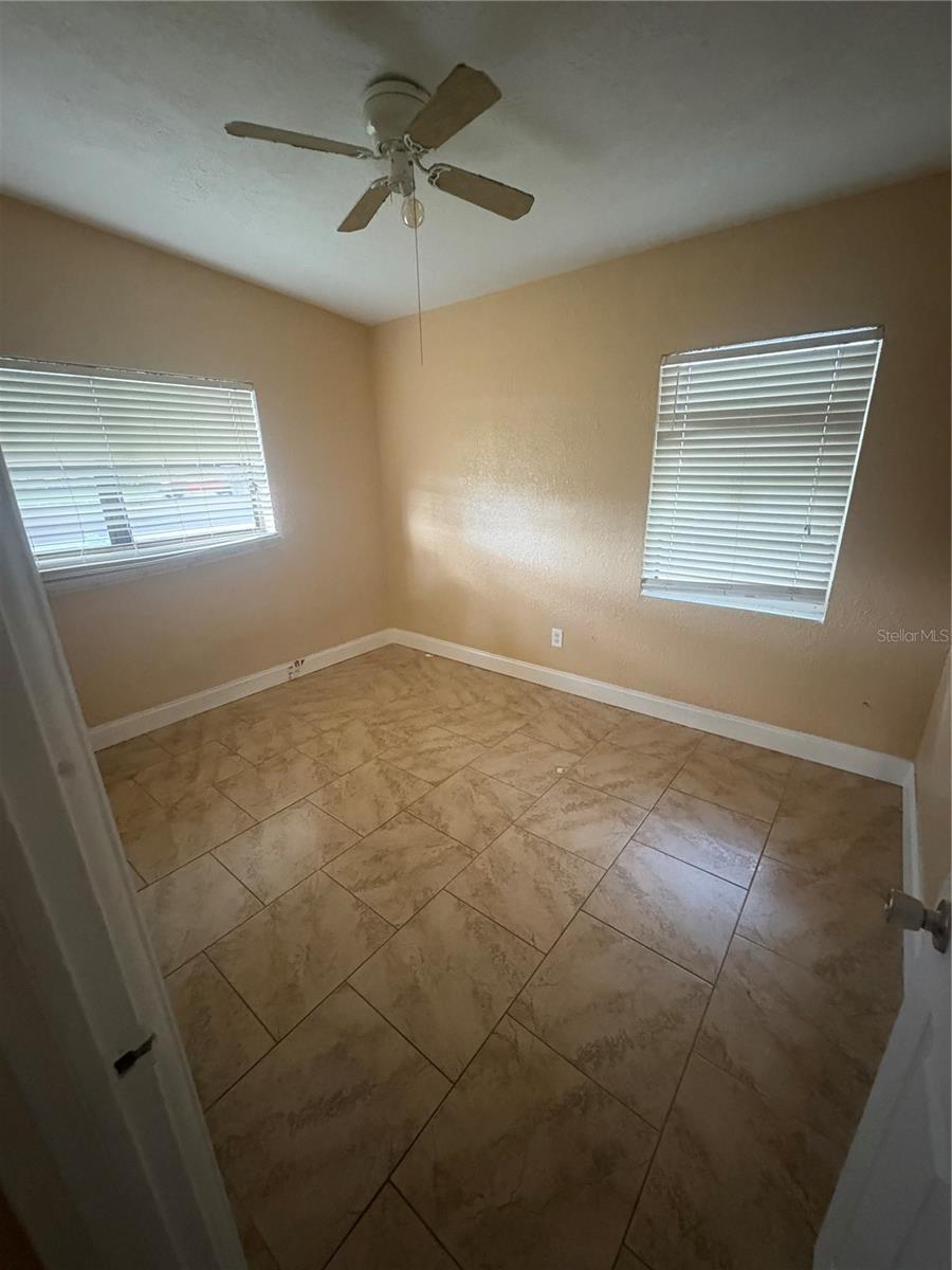 Image 4 of 7 For 10 Semoran Boulevard