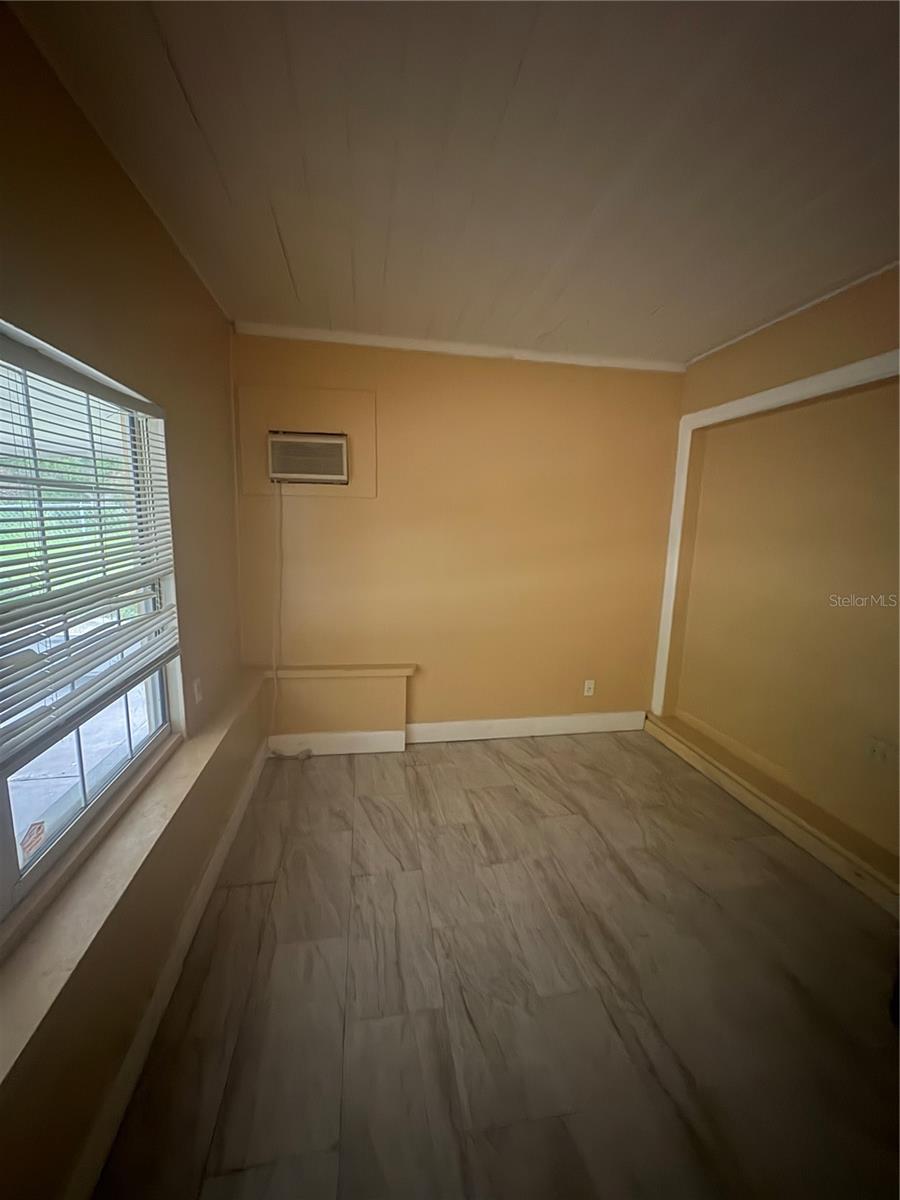 Image 6 of 7 For 10 Semoran Boulevard