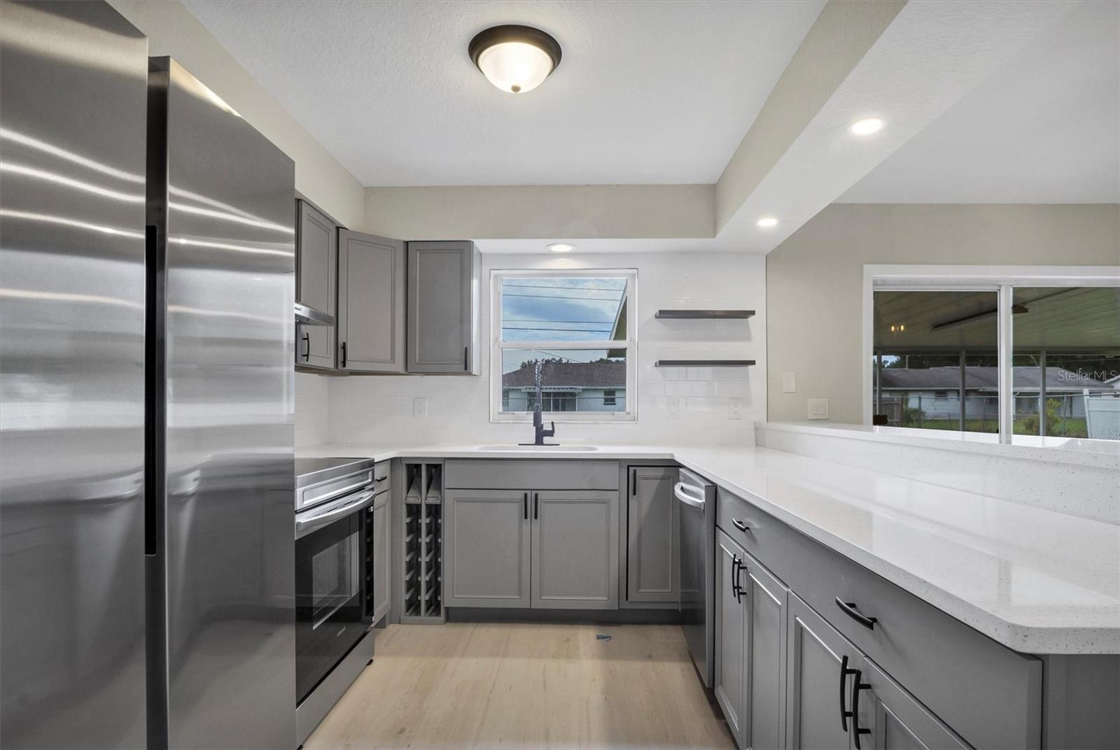 Image 10 of 31 For 2925 Delrose Drive N