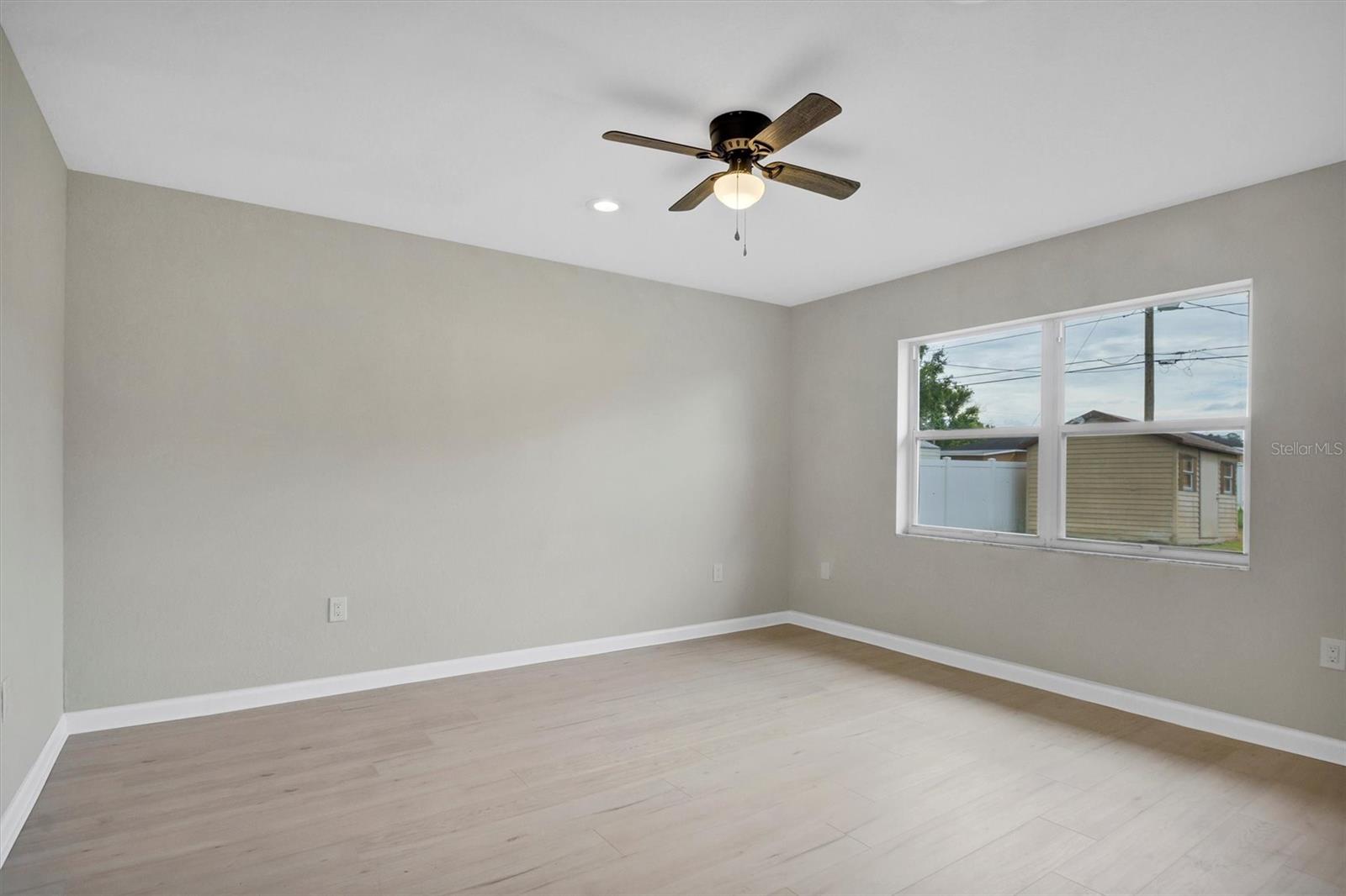 Image 14 of 31 For 2925 Delrose Drive N