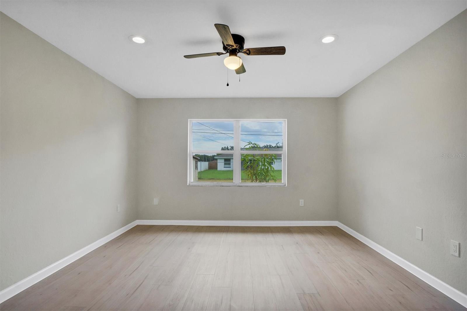 Image 16 of 31 For 2925 Delrose Drive N