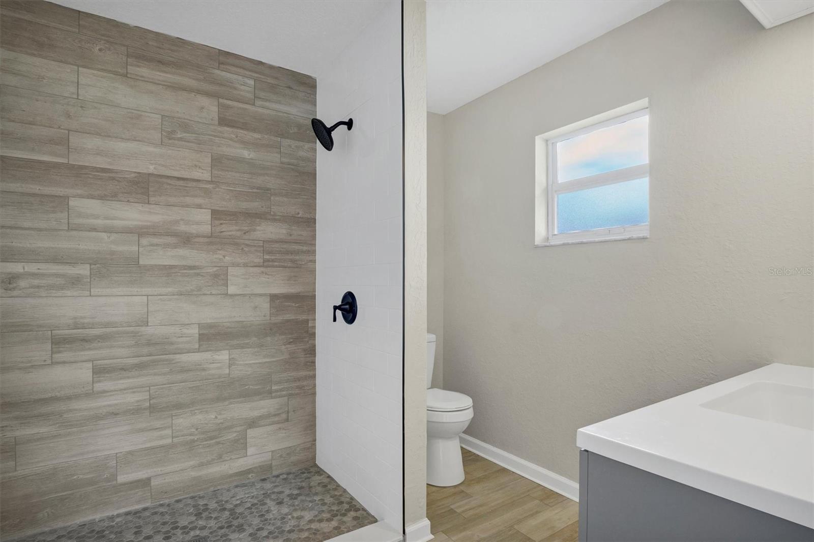 Image 17 of 31 For 2925 Delrose Drive N