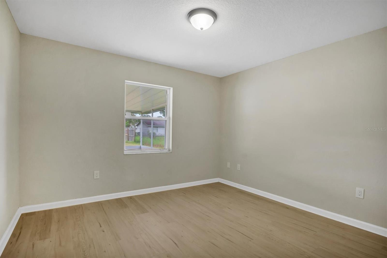 Image 20 of 31 For 2925 Delrose Drive N