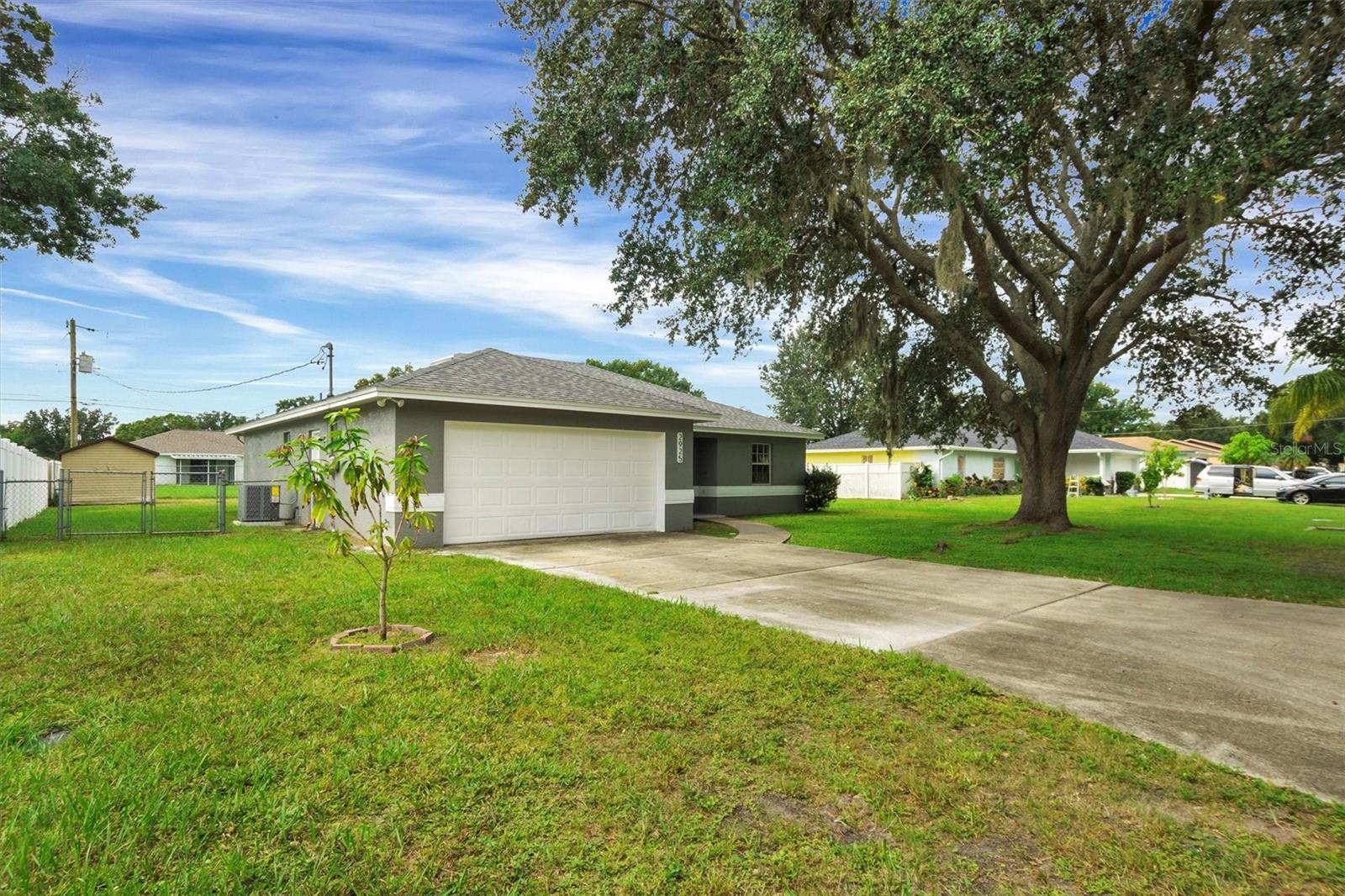 Image 3 of 31 For 2925 Delrose Drive N