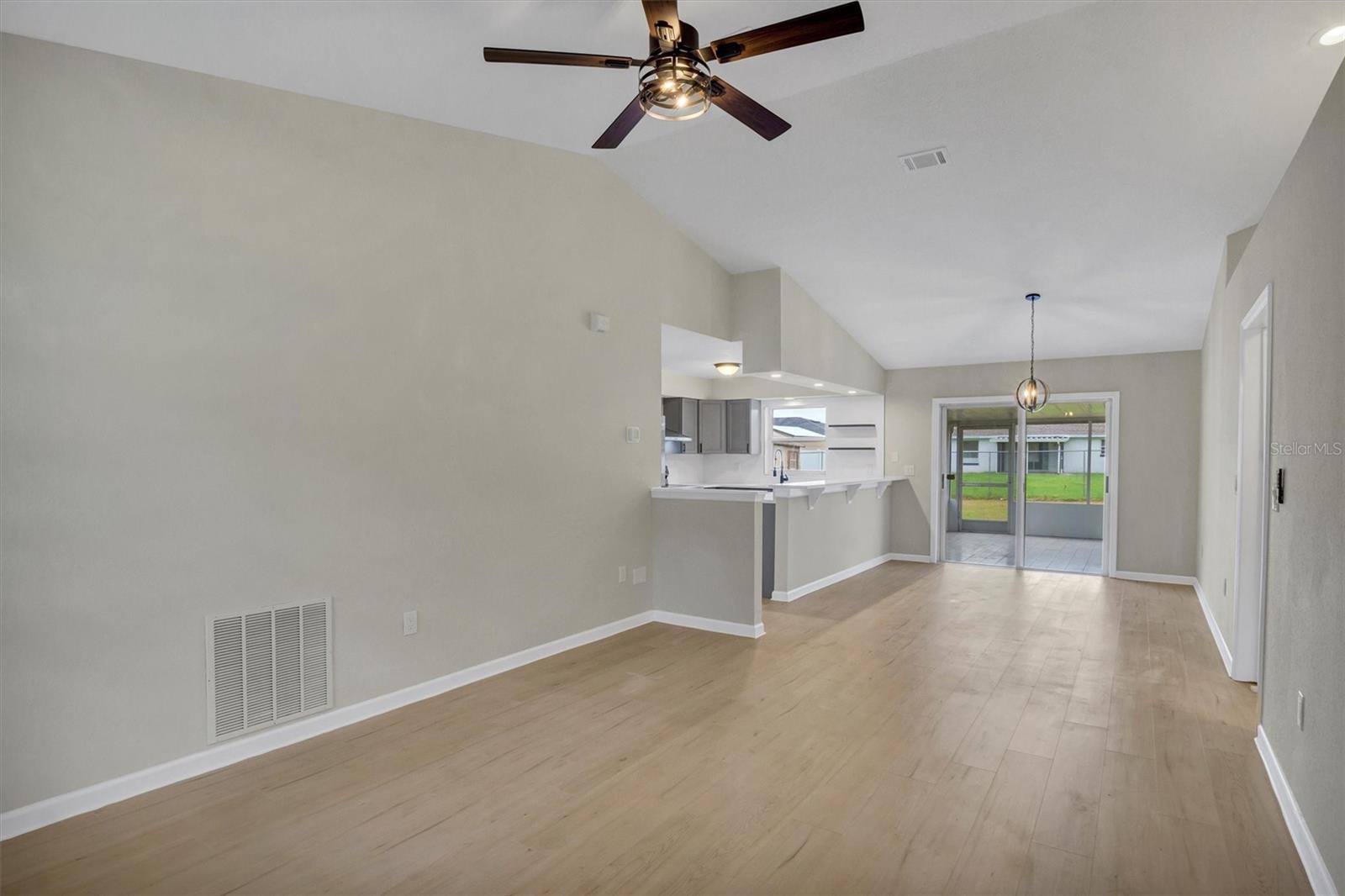 Image 4 of 31 For 2925 Delrose Drive N