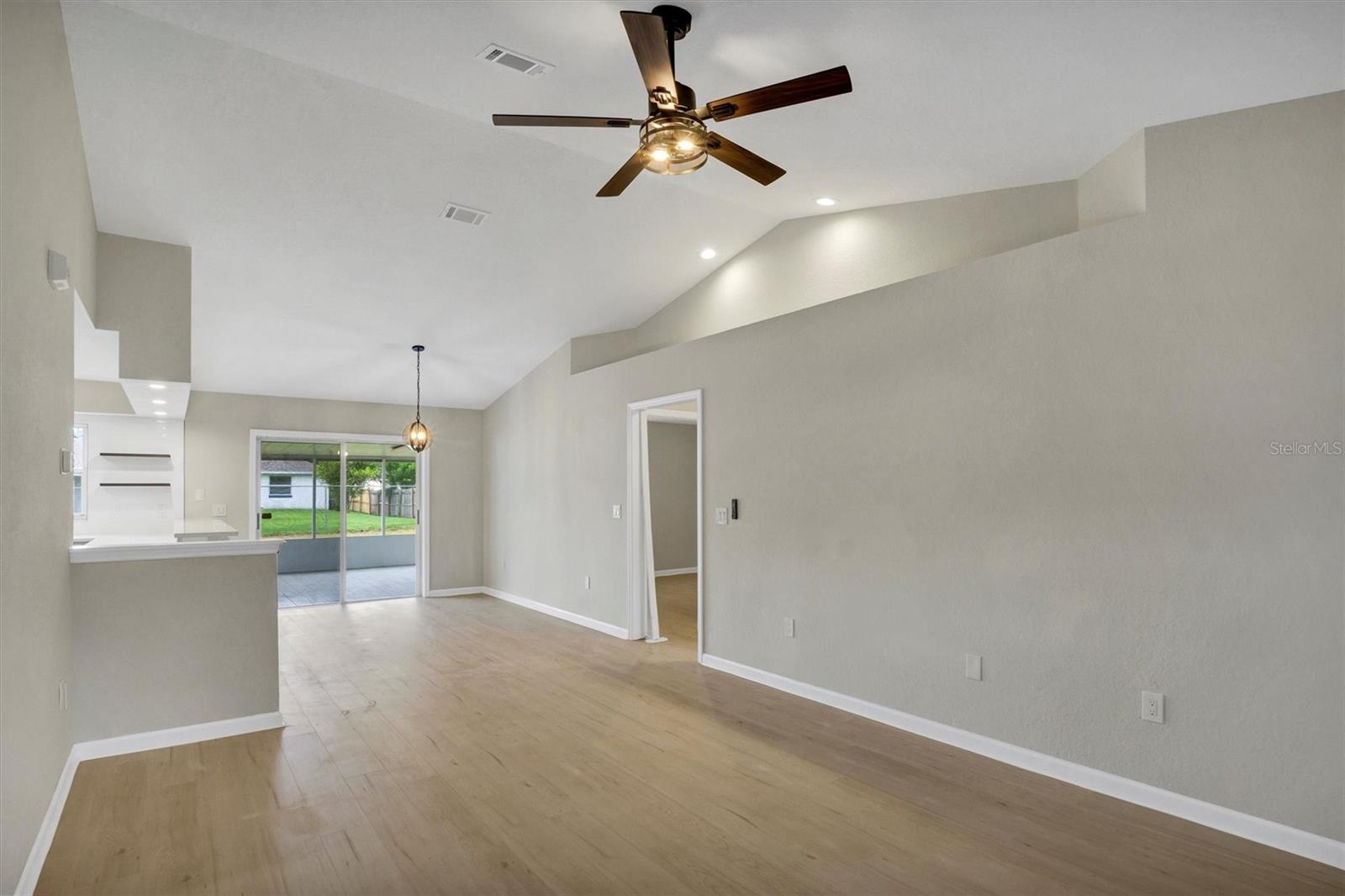Image 5 of 31 For 2925 Delrose Drive N