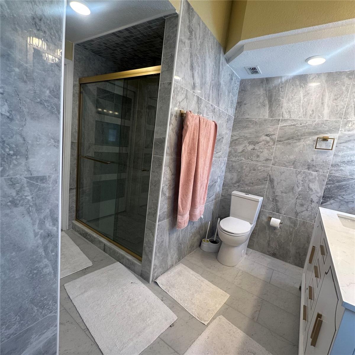 Image 21 of 25 For 439 Majesty Drive