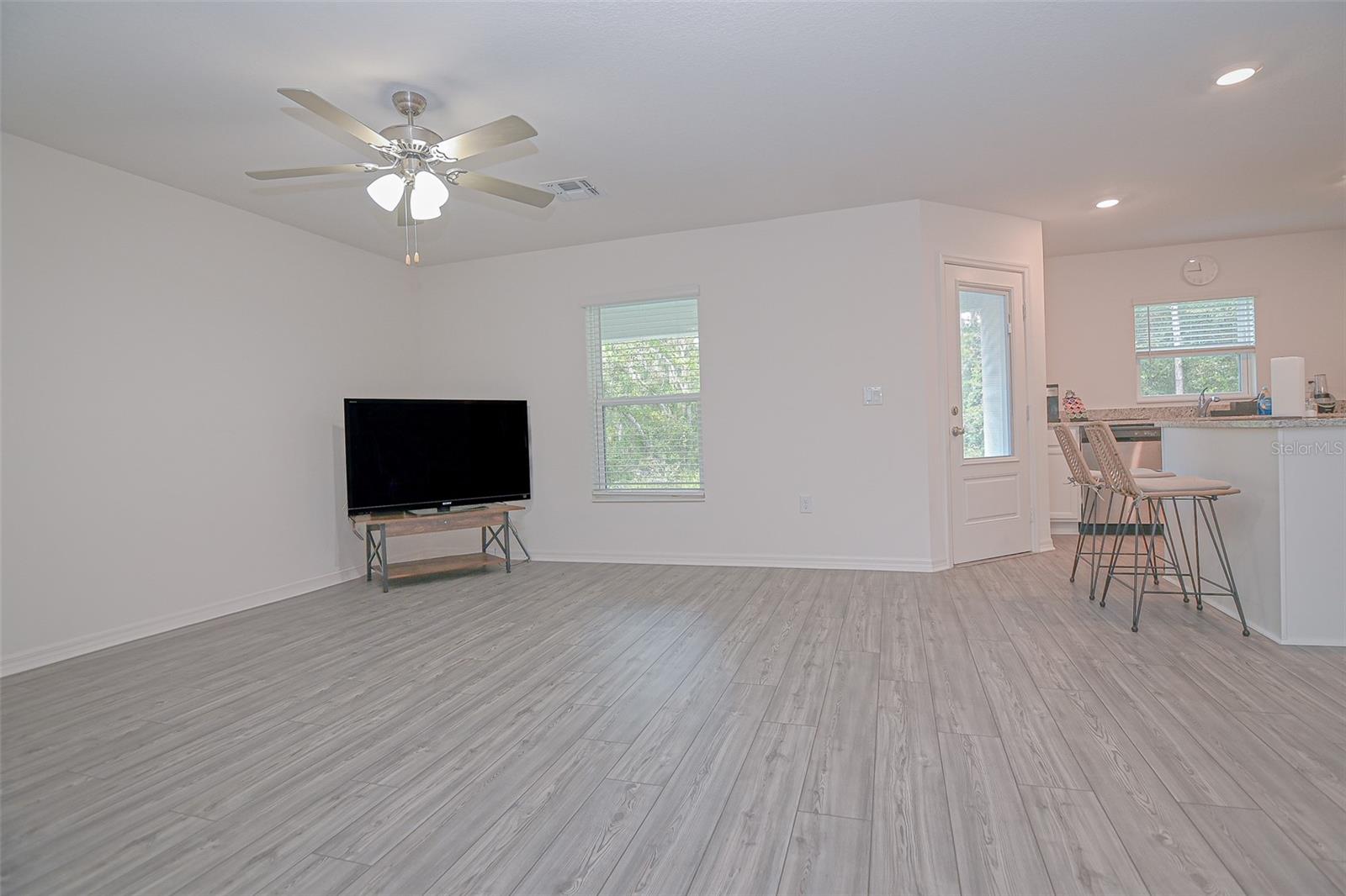 Image 10 of 22 For 695 Bay Leaf Drive