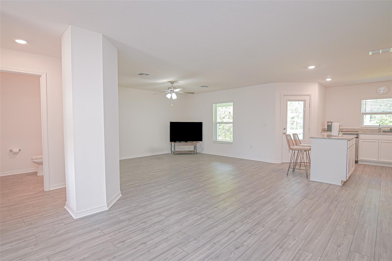 Image 3 of 22 For 695 Bay Leaf Drive