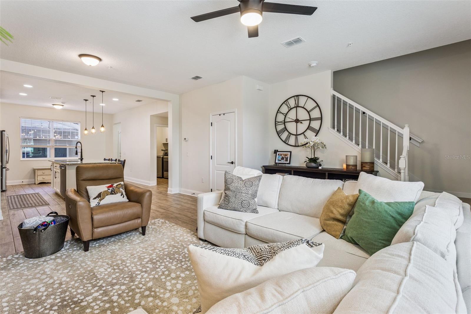 Image 10 of 61 For 647 Plant Street