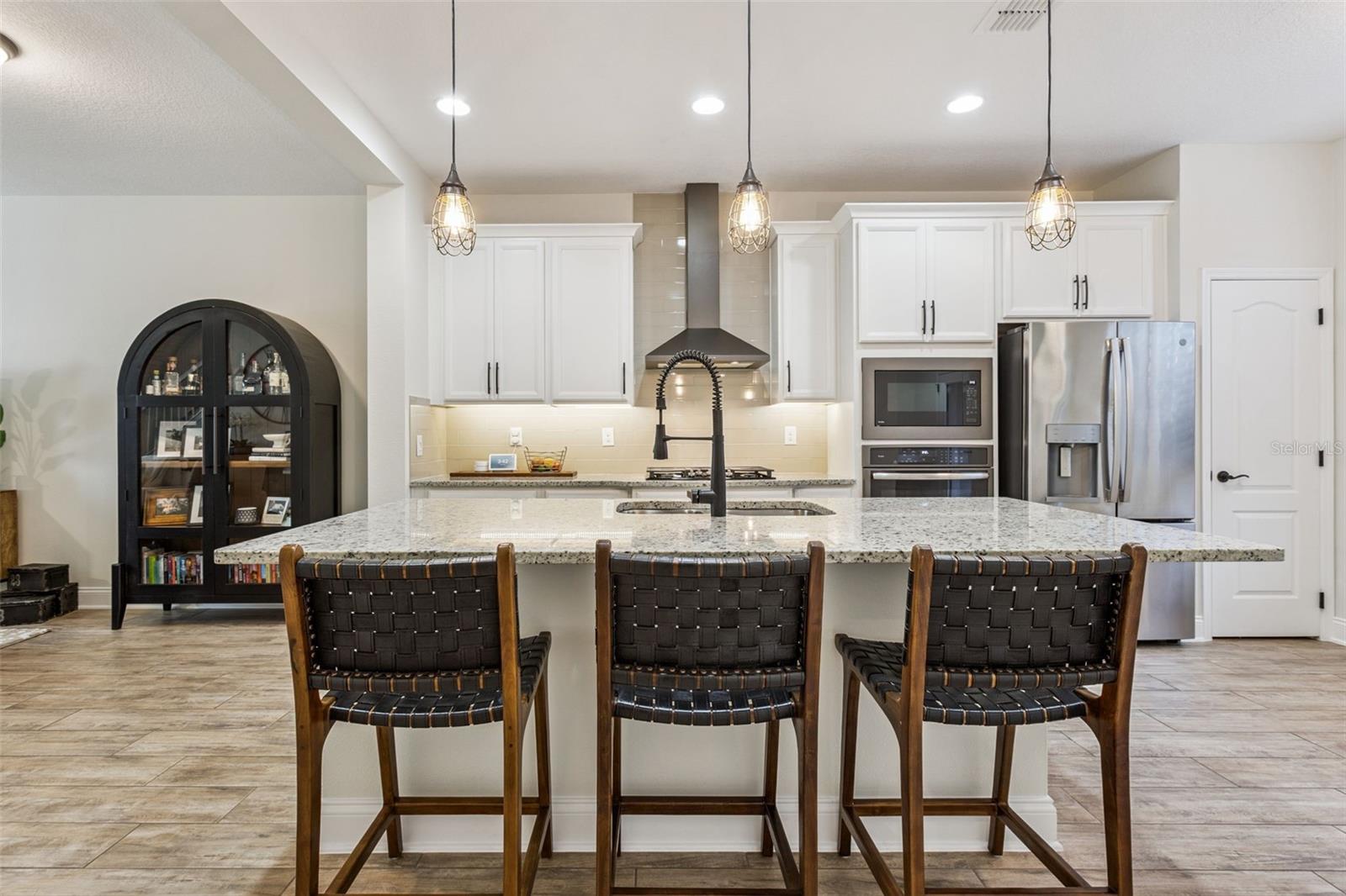 Image 11 of 61 For 647 Plant Street