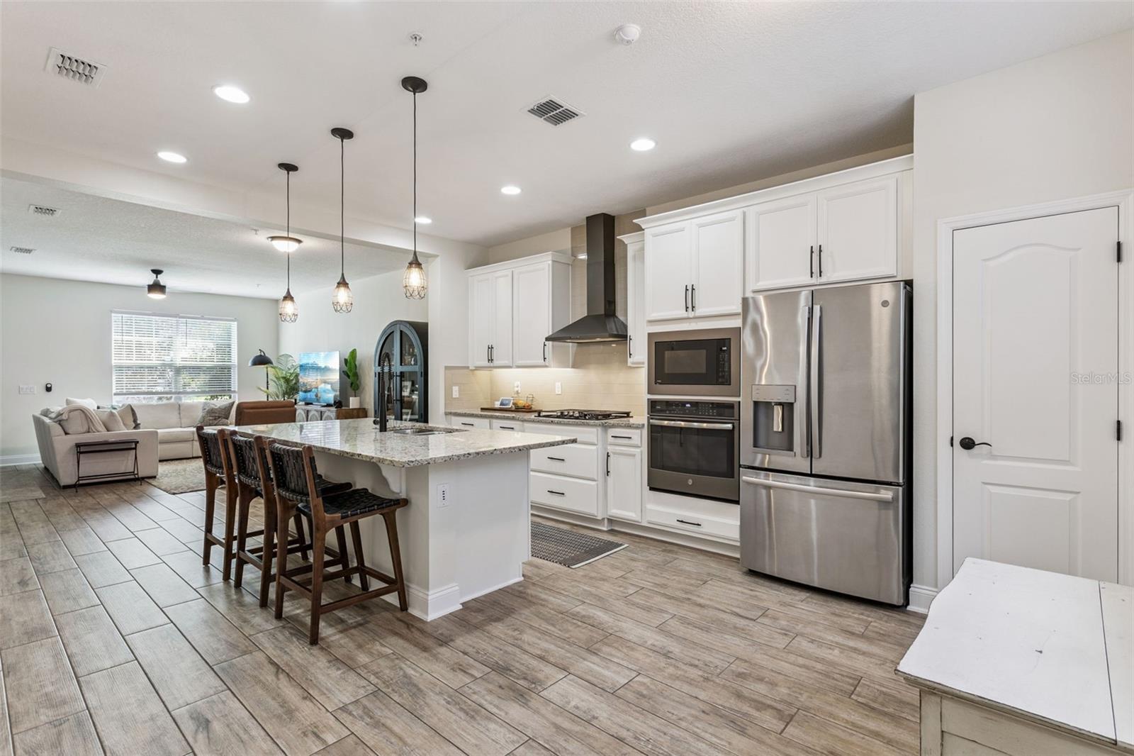 Image 12 of 61 For 647 Plant Street