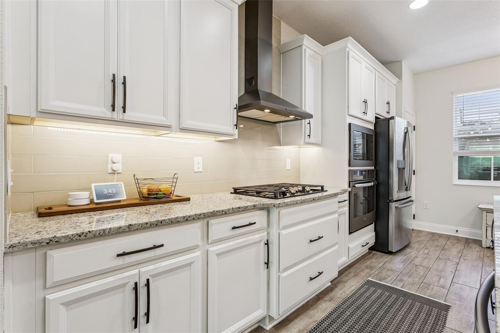 Image 14 of 61 For 647 Plant Street