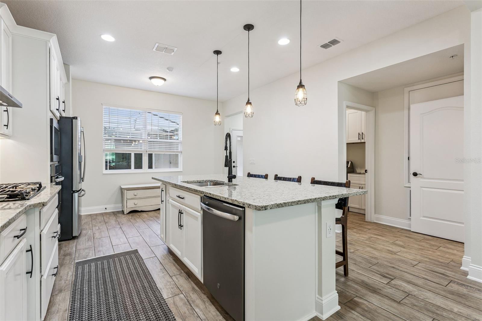 Image 15 of 61 For 647 Plant Street