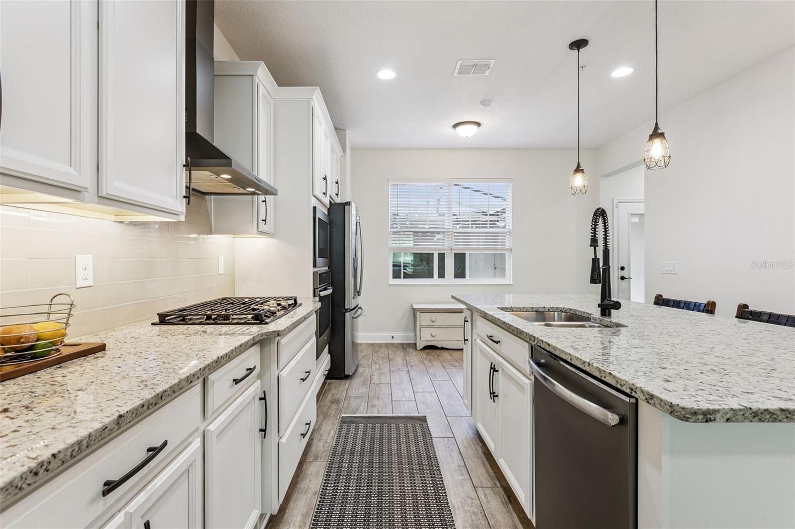 Image 16 of 61 For 647 Plant Street