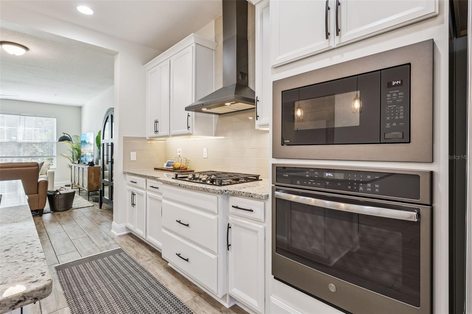 Image 17 of 61 For 647 Plant Street