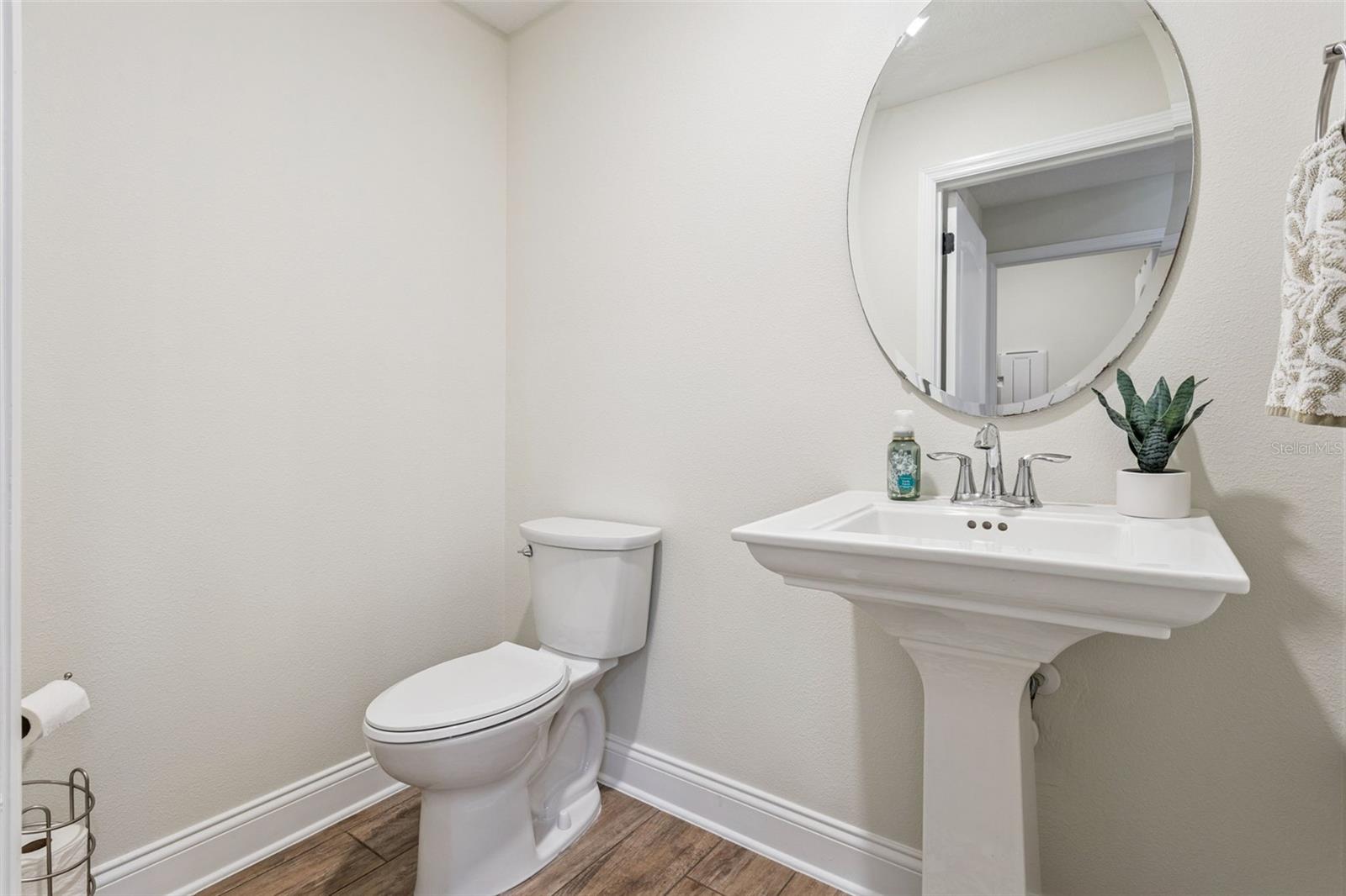 Image 20 of 61 For 647 Plant Street